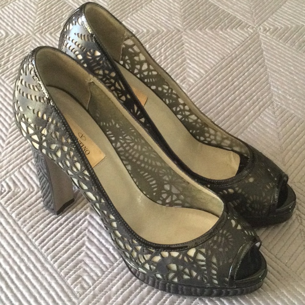 Valentino Garavani size US 8 EU 38 black leather heels